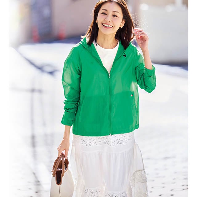 透け感のある薄軽ポケッタブルUVカットジャケット