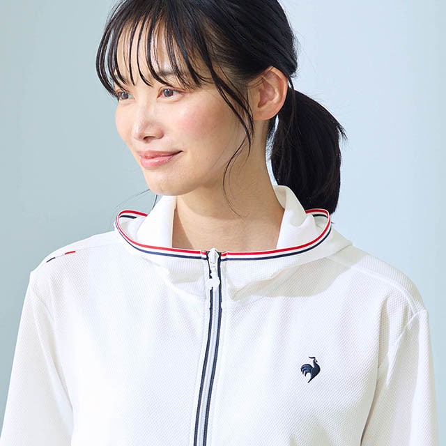 トリコロールデザインがアクセントに