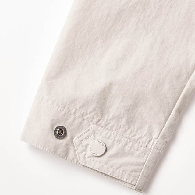 袖口のフィット感はボタンで調整が可能