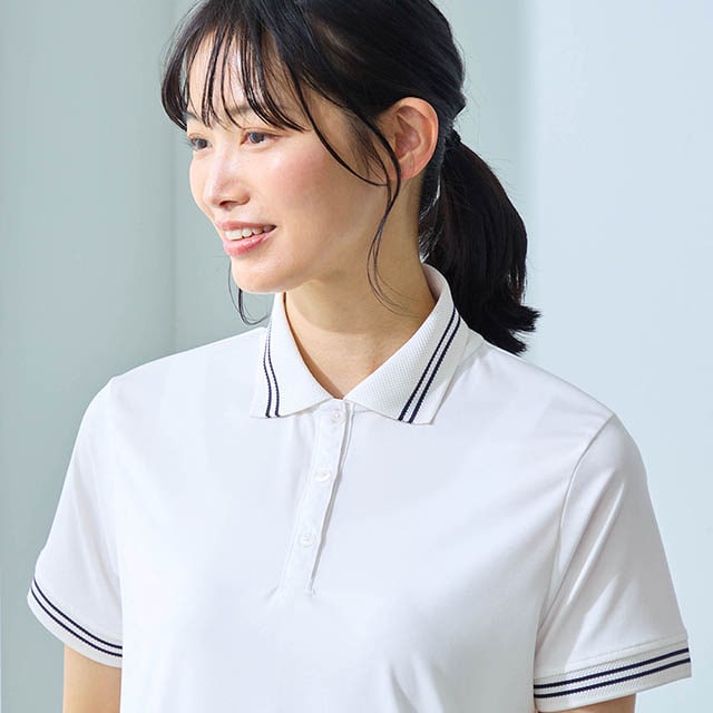 襟と袖口はニットで切替えてデザイン性も◎