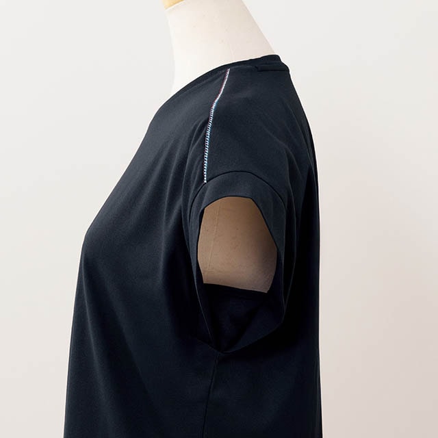 袖口から下着や脇が見えにくい安心デザイン