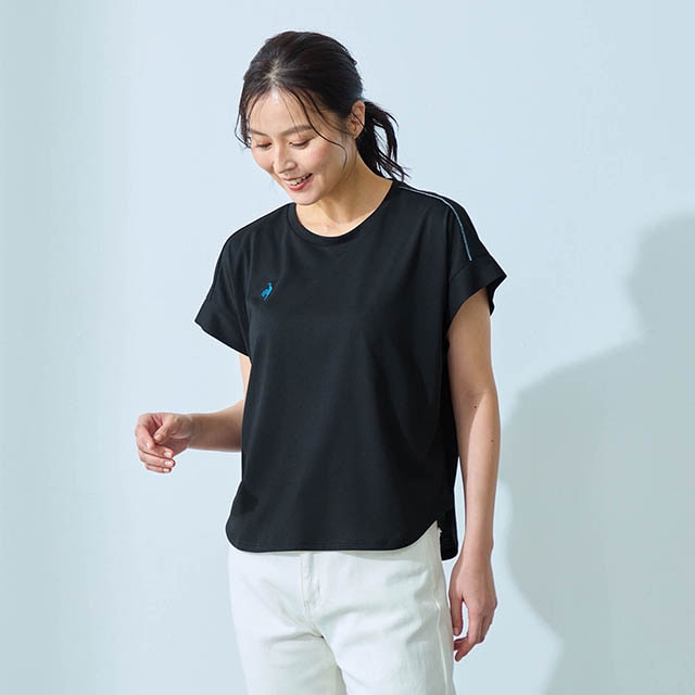 つかず離れずの絶妙シルエットでボディラインをカバー