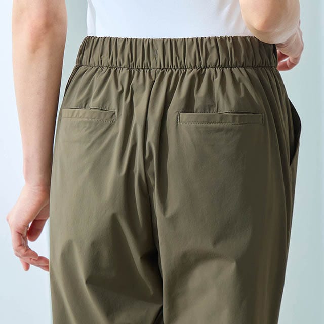 後ろウエストは楽ちんなゴム仕様