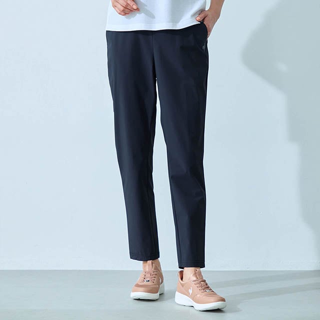 美脚効果抜群のテーパードシルエット