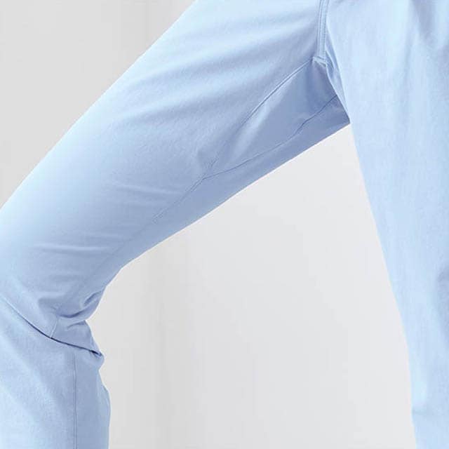 ガゼットクロッチの採用で股関節が開きやすく脚さばき抜群