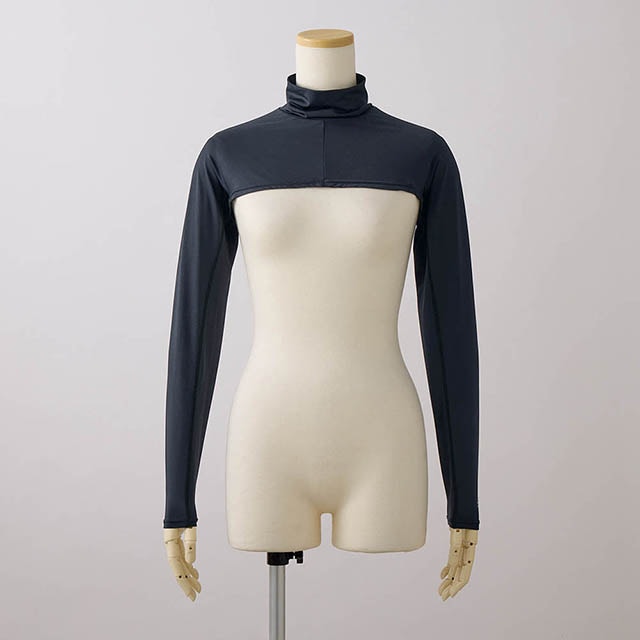 胸から下は生地がないので重ね着した時の暑さからも解放