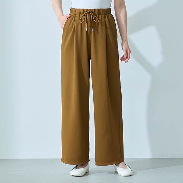 タック入りですっきり見え