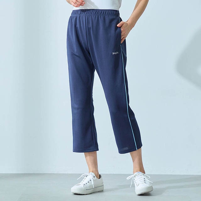 前振りにカーブを描くパイピングの視覚効果でさりげなく細見せ