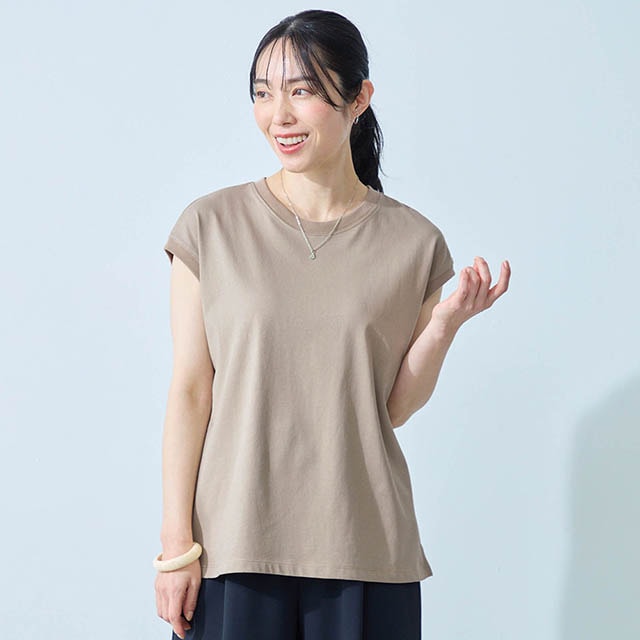 毛羽が少なくツヤ感があり大人っぽく着こなせる