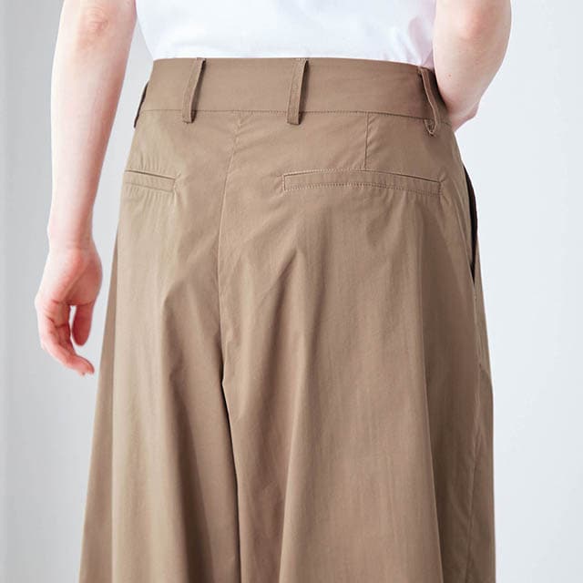 気になるヒップラインもすっきり見せるこだわりデザイン