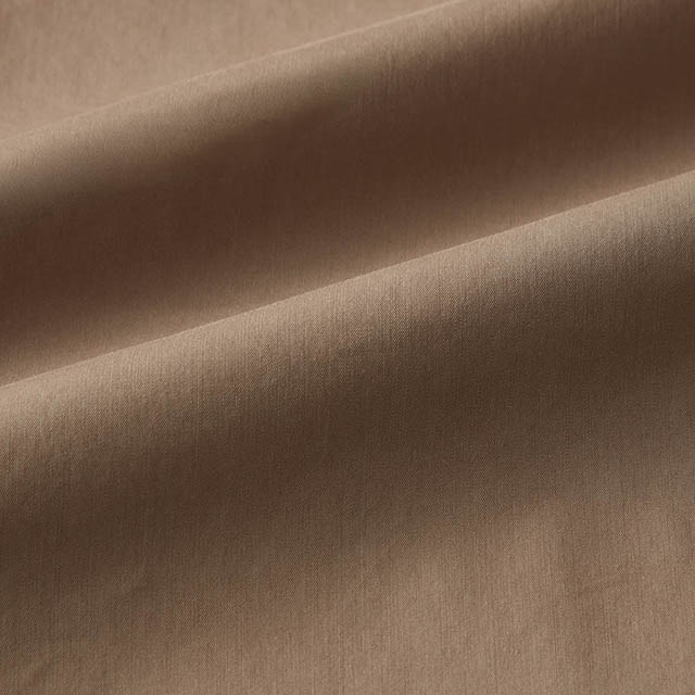 見た目以上に涼しい薄くて軽い素材感