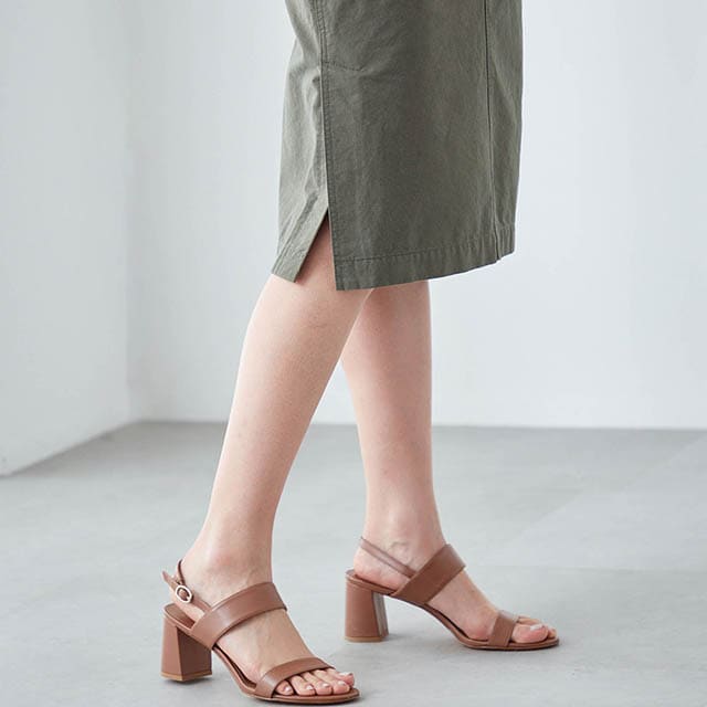 ベンツスリットだから気になる脚も見えにくく安心◎