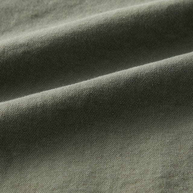 適度な肉厚感があるバックサテン素材