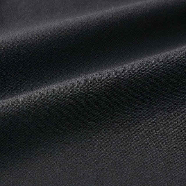 さらっとした質感でカットソーのような柔らかな素材