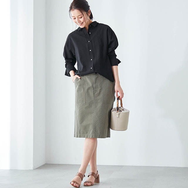 裾をインしてもアウトにしても決まる絶妙な丈