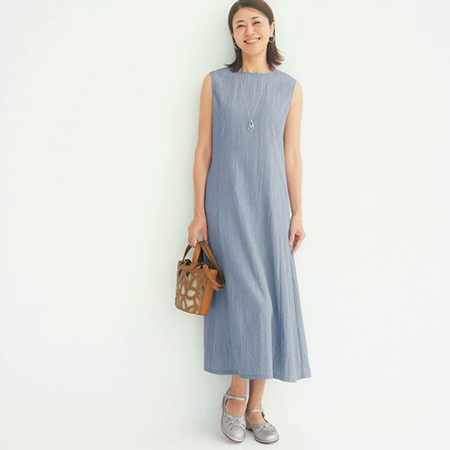 洗練された印象を与える大人のためのノースリーブワンピース