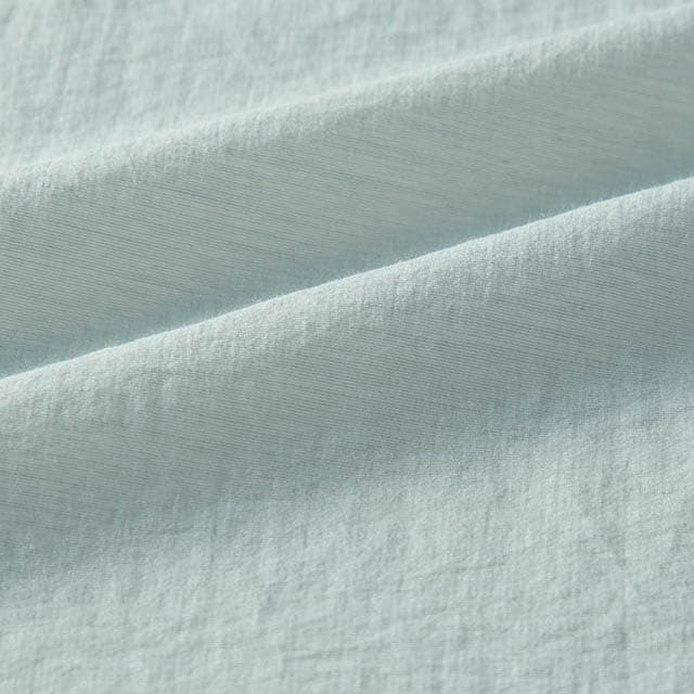 軽くてやや透け感のある涼し気な素材