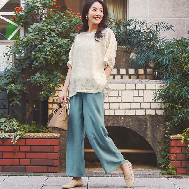 繊細なプリーツと花柄が上品な主役級ブラウス