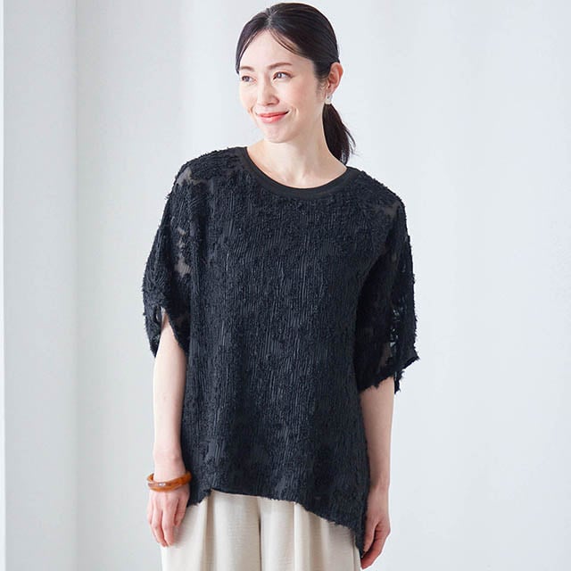 体型をゆるやかにカバーしてくれるふんわりシルエット