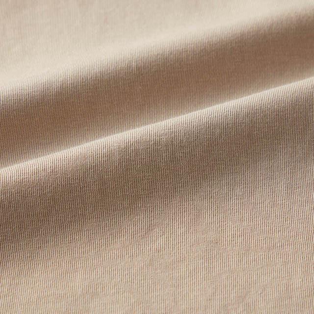 汗をかいても肌にまとわりつきにくい、綿混の天竺素材