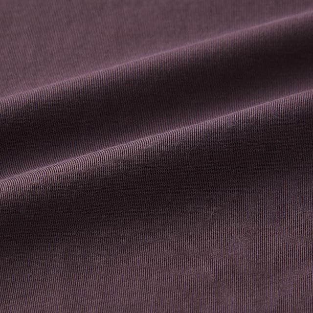 大人でも上品に着こなせる 毛羽感の少ない素材