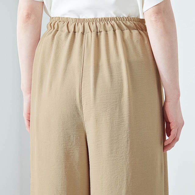 ウエストは後ろゴムでラクチン