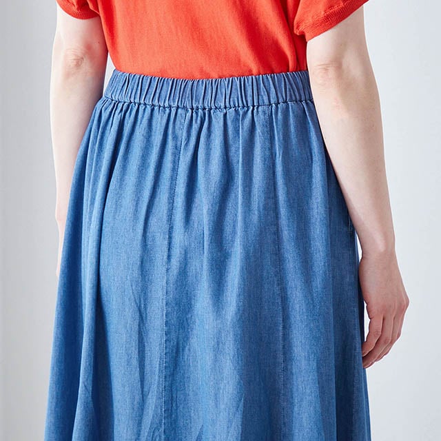 ウエスト後ろはゴム仕様なのでラクなはき心地