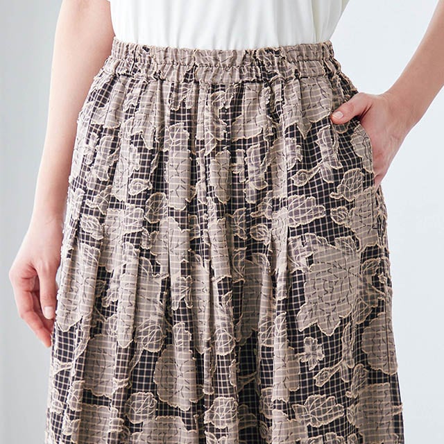 ウエスト総ゴムでラクなはき心地