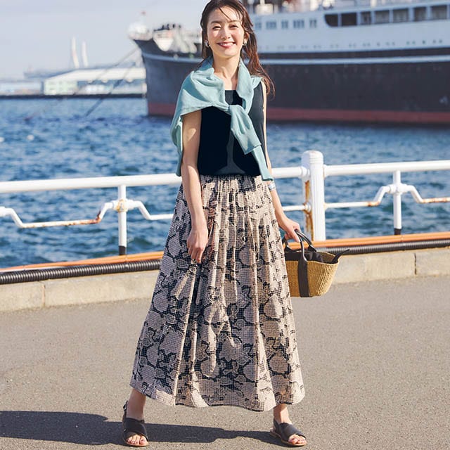 立体感のあるジャカード織が美しいロングスカート