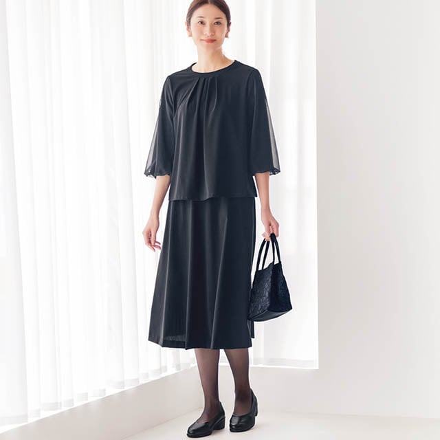 着心地もお手入れもラクチンなブラックフォーマルスカート