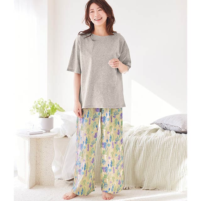 海の生き物柄が涼やかな、身生地綿100％素材のパジャマ