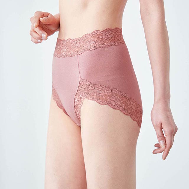 おへそもお尻もすっぽり包み込む安心の深ばき丈