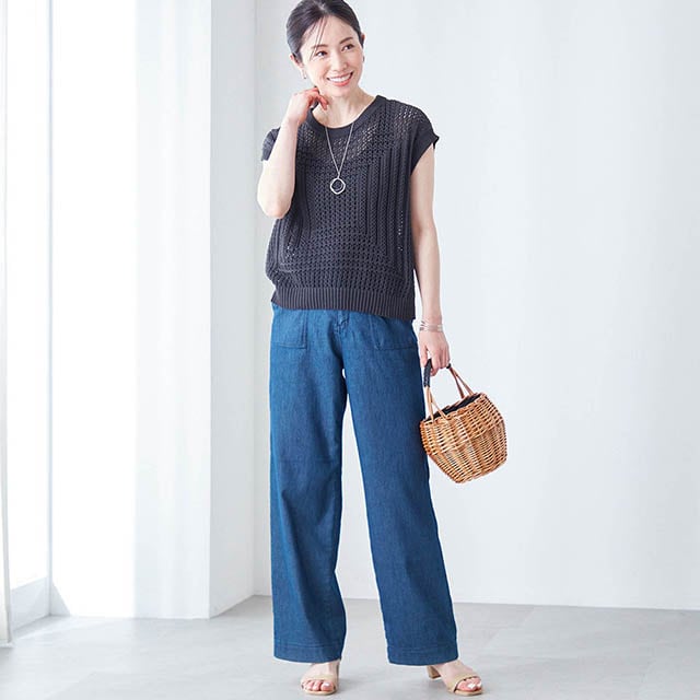 ボトムに合わせやすいコンパクトな着丈