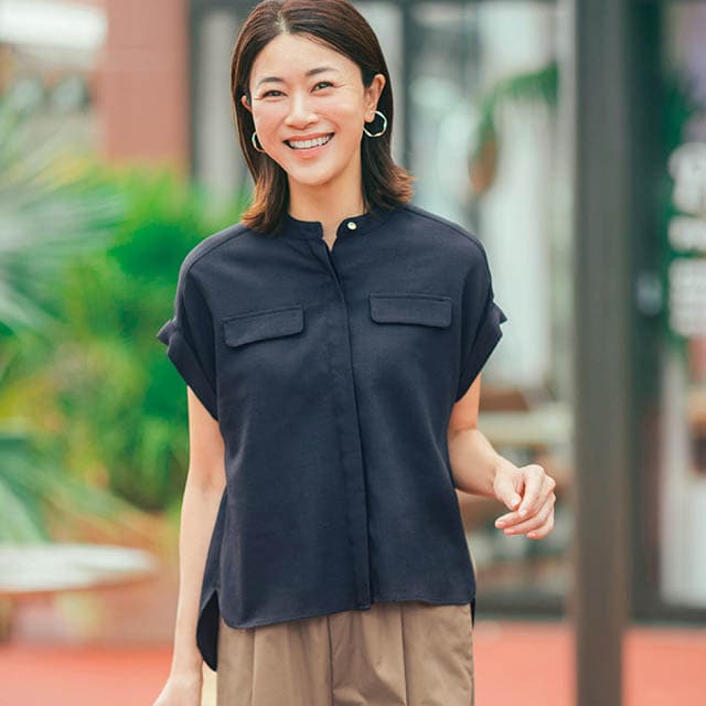 麻調素材で見た目も涼やか！バンドカラーのきちんとシャツ