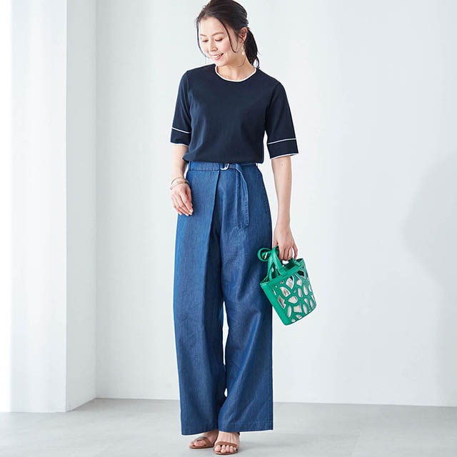 さりげない配色使いで大人っぽく着こなせる