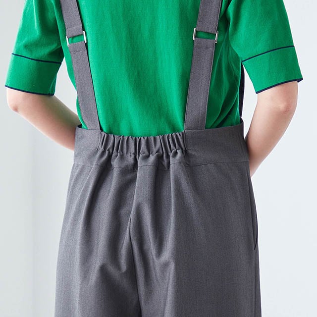 ウエスト後ろはゴム仕様なのでラクなはき心地