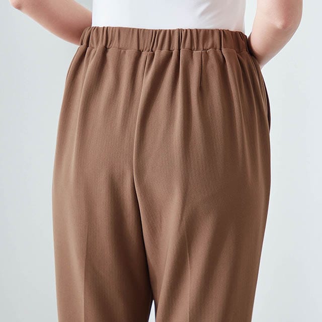 ウエスト後ろはゴム仕様でラクチン