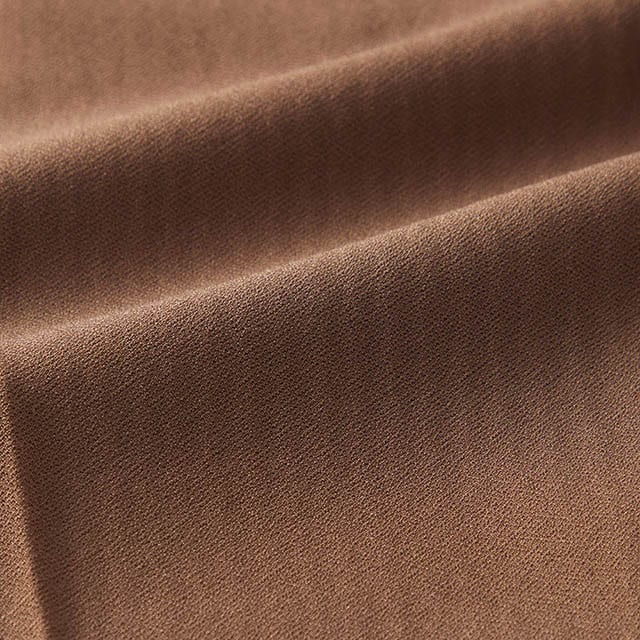 表面には上品な質感のジョーゼット素材を使用