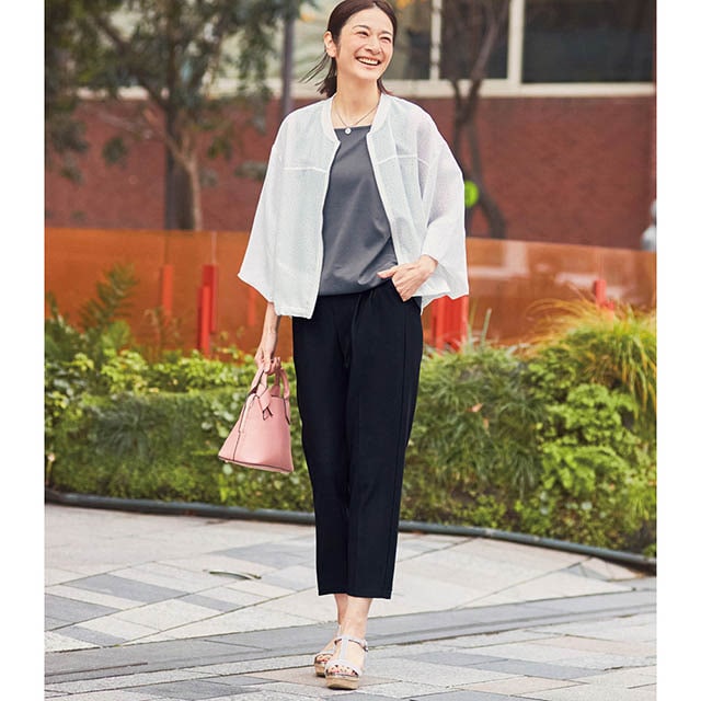 裏メッシュ仕様で肌ばなれが良く、ムレにくいテーパードパンツ