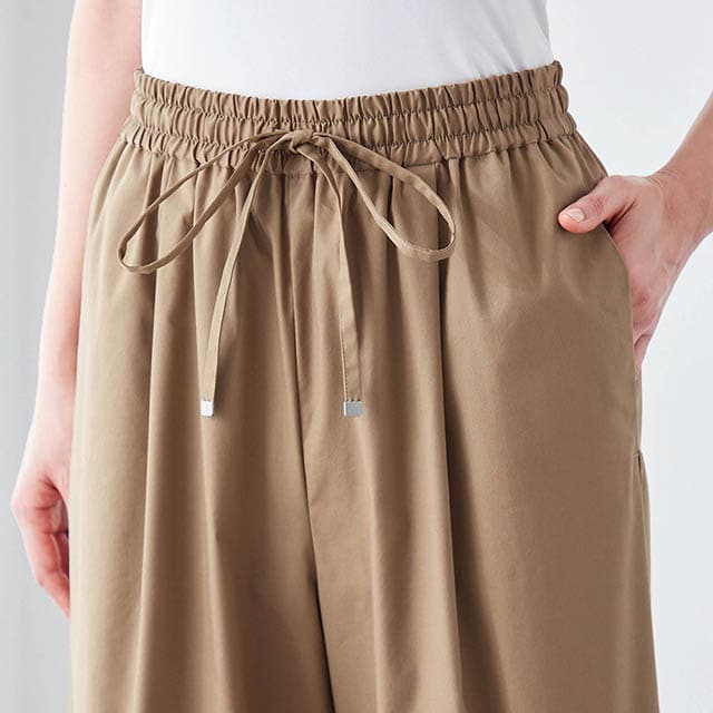 ウエストはゴム＆ドロスト仕様でラクなはき心地