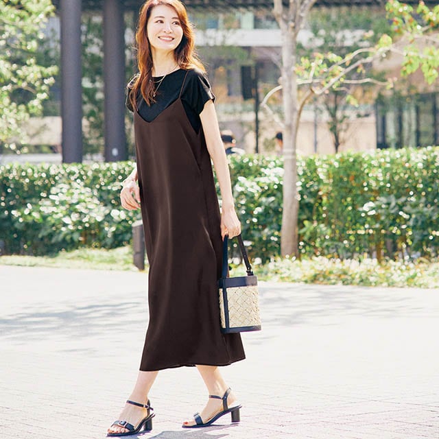 日常から特別な日まで、日々の装いを華やかにアップデートしてくれるワンピースとTシャツのセット