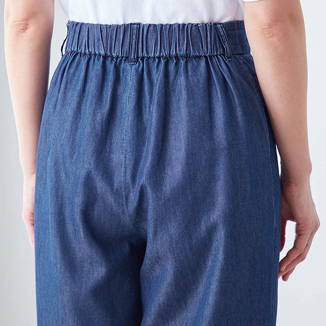 ウエスト後ろはゴム仕様なのでラクなはき心地