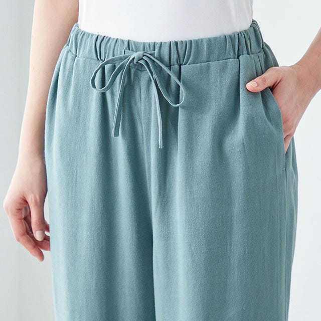 総ゴム仕様のウエストで、お家でも外でもリラックスした着用感