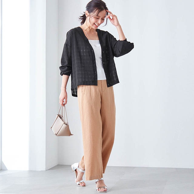 ゆったりとしたドルマンスリーブで体型もカバー