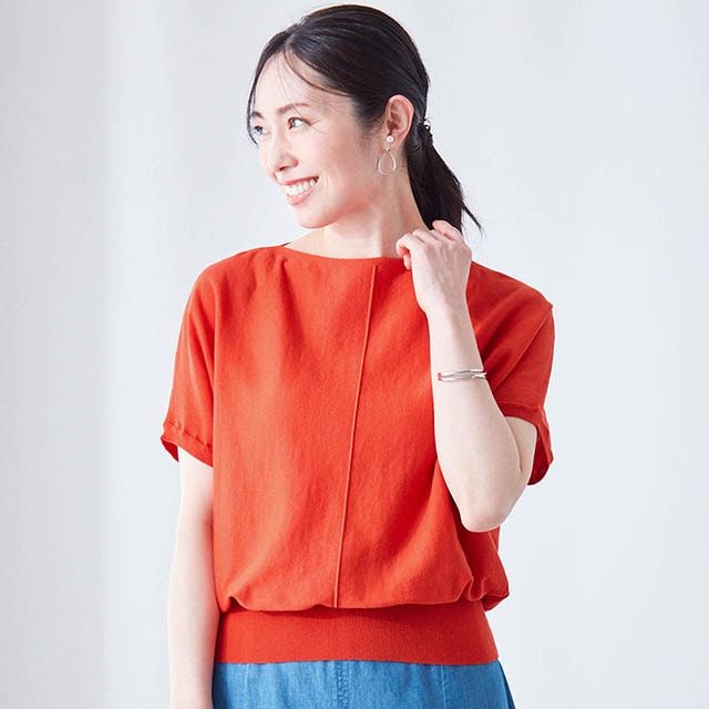 薄手でも体のラインがひびかず、ゆったり包み込んで安心