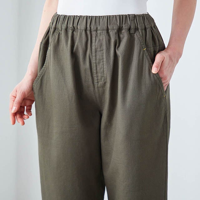 ウエスト総ゴム仕様で快適なはき心地