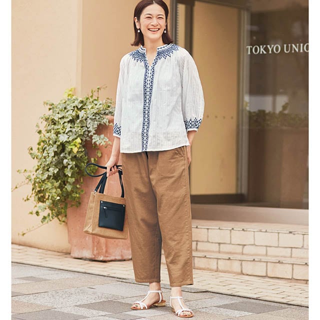 ゆったりラクなコクーンシルエットで、体型を自然にカバー