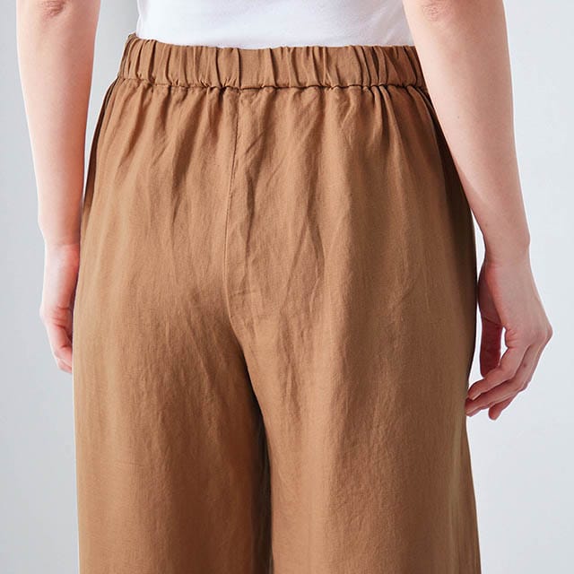 ウエスト後ろはゴム仕様でラクチン