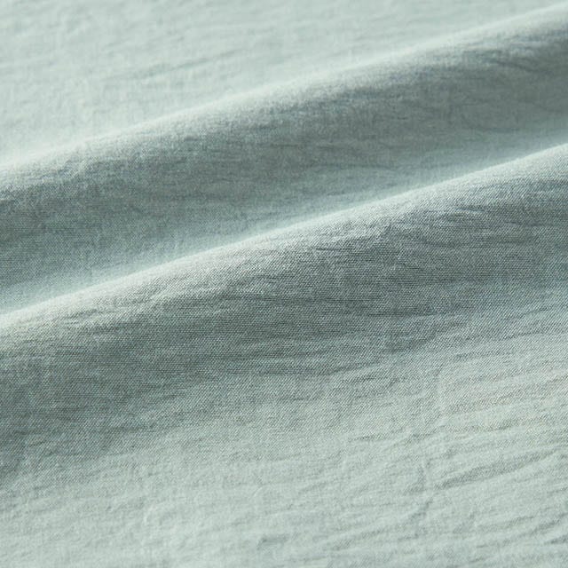 表面のシボ感が特徴の肌あたりの優しい柔らかな素材を使用