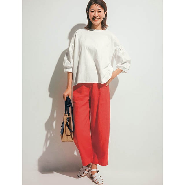 立体感のあるふわっと袖が、二の腕を華奢に見せるプルオーバー